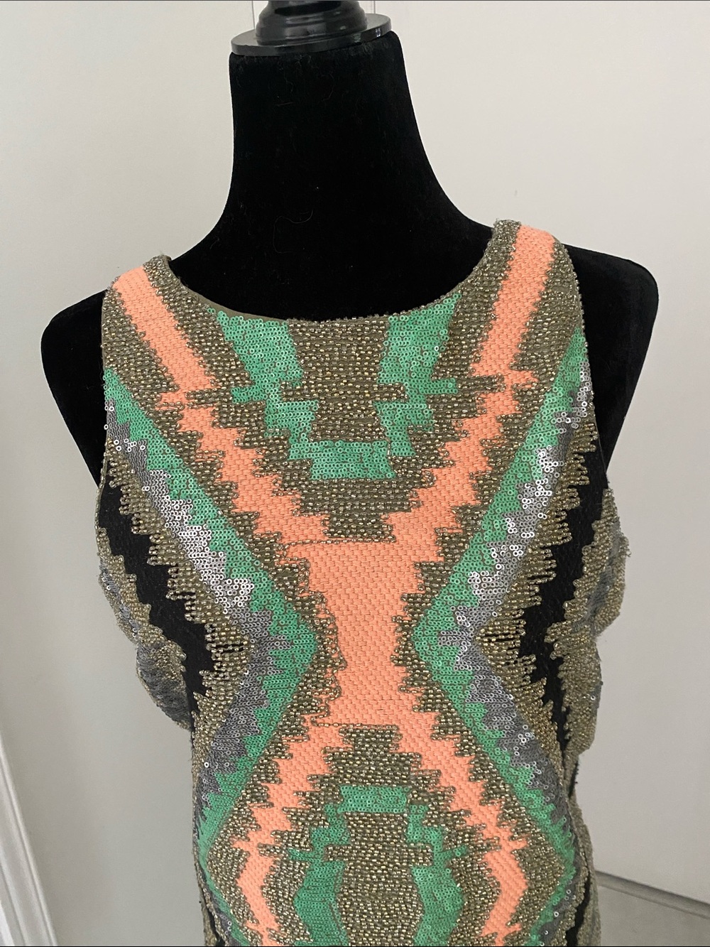 English Rose Mini Sheath Dress w breaded Geo-Pattern in Coral & Green Sze Medium - Picture 2 of 15